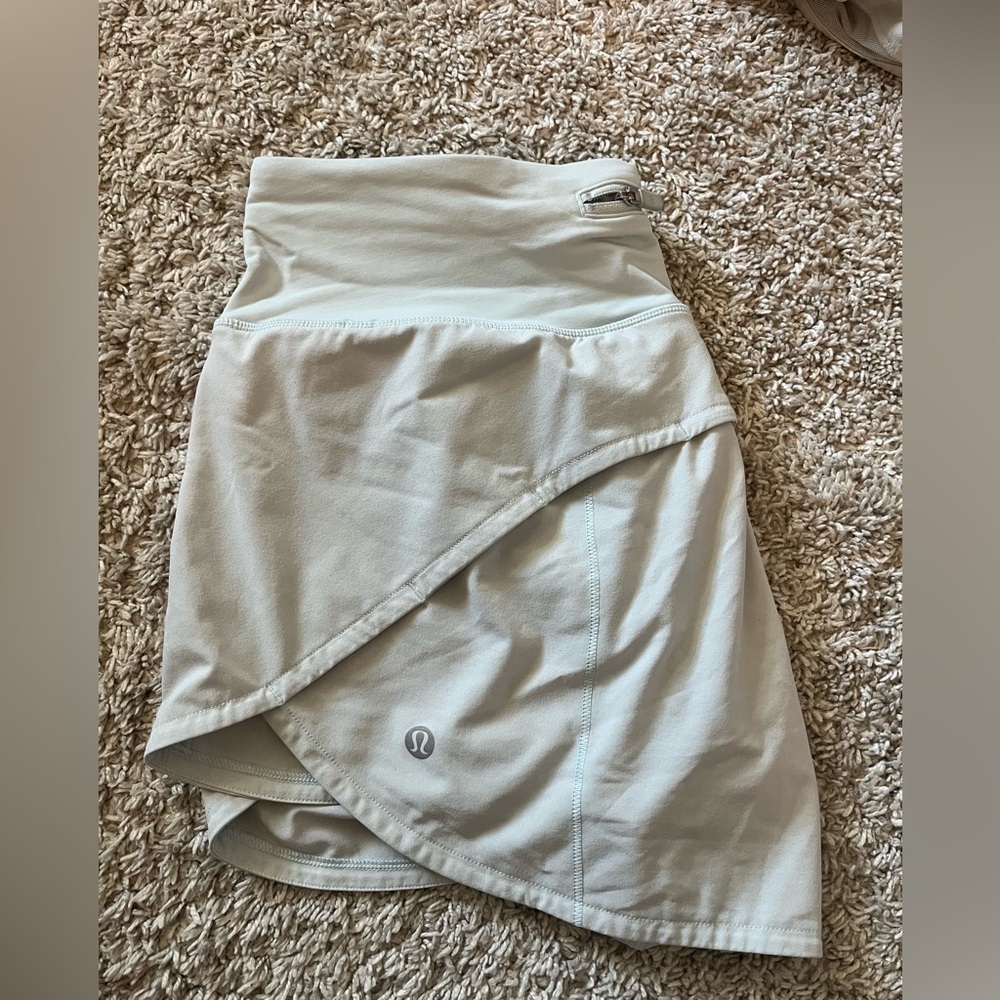 Lululemon Speed Up Shorts Size 4